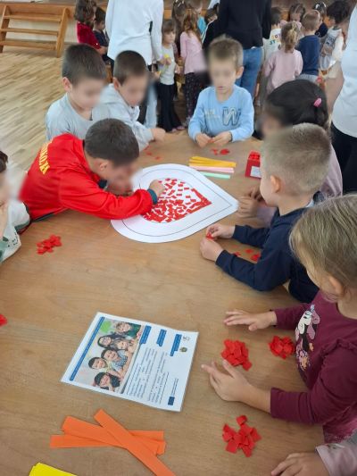 "Малките помощници с големи сърца" - съвместна дейност по проект "Моят свят на интереси" 7